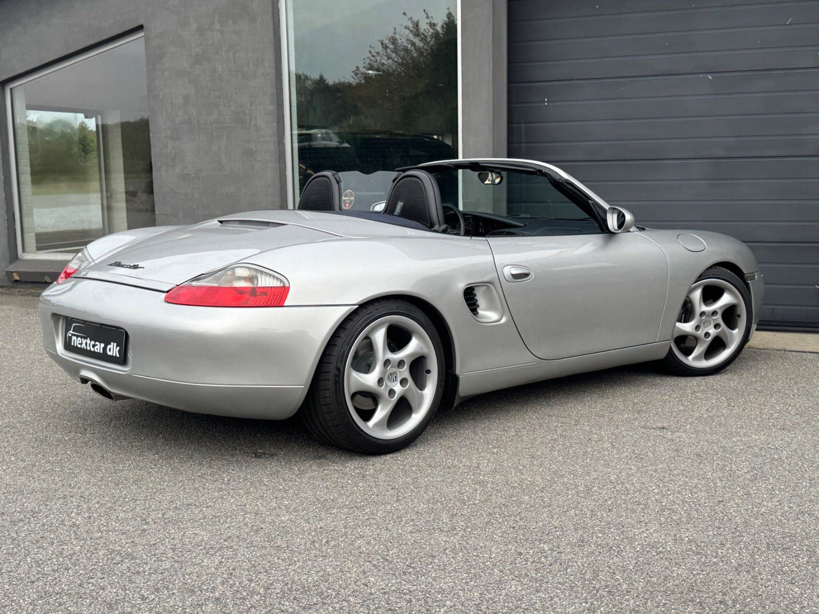 Sølv Porsche Boxster fra 1999