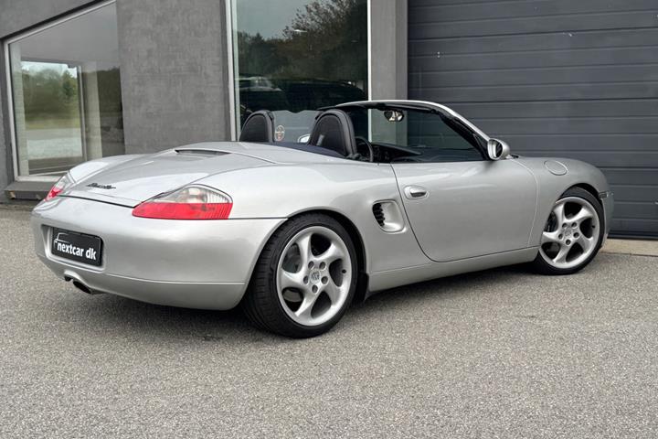 Sølv Porsche Boxster fra 1999