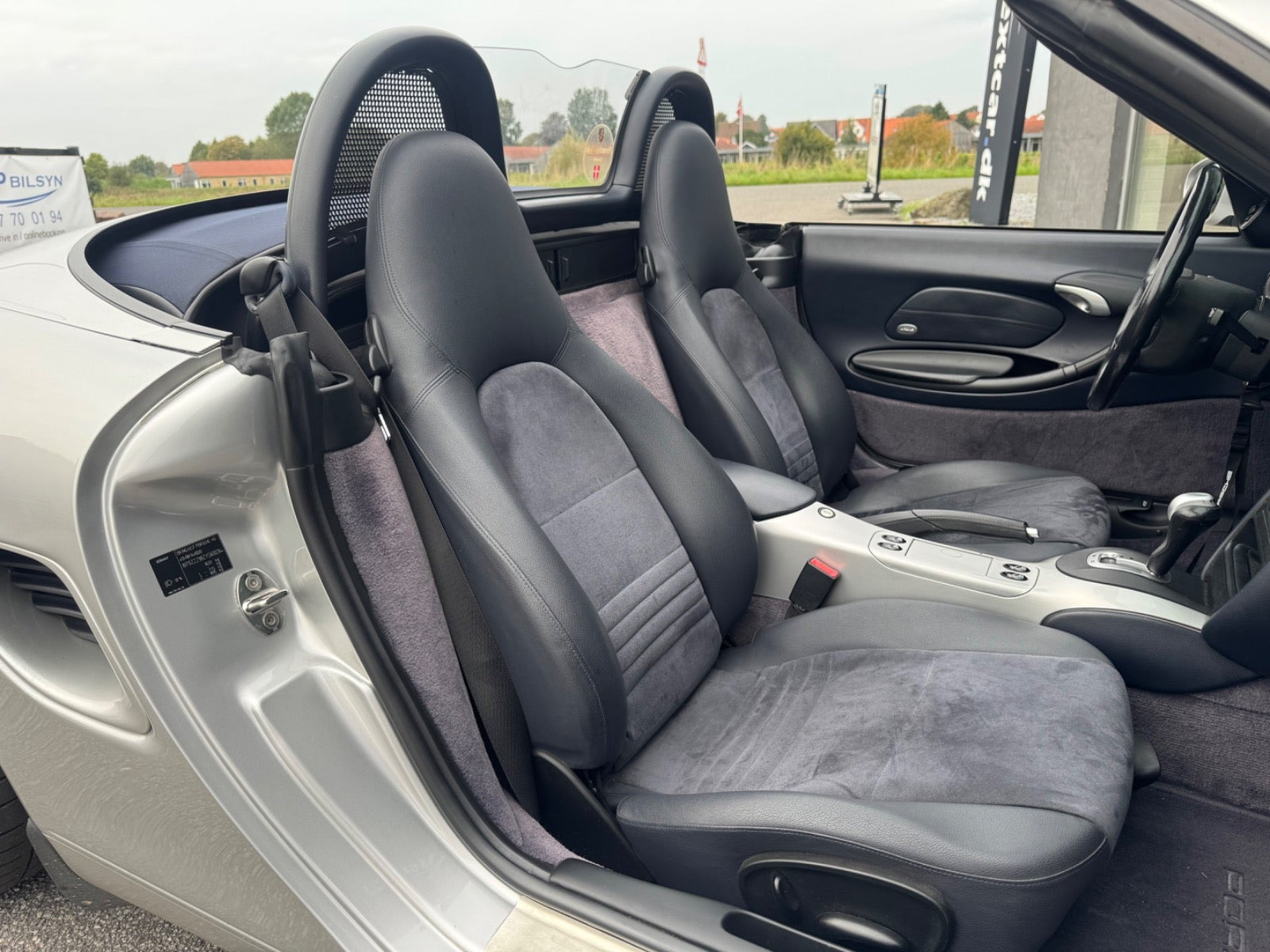 Sølv Porsche Boxster fra 1999