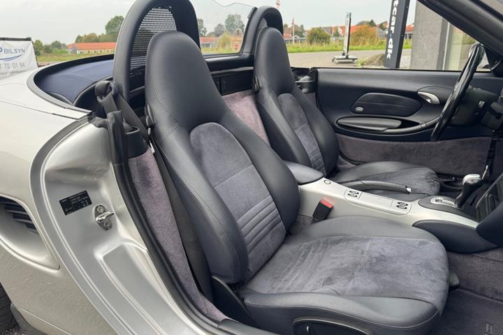 Sølv Porsche Boxster fra 1999