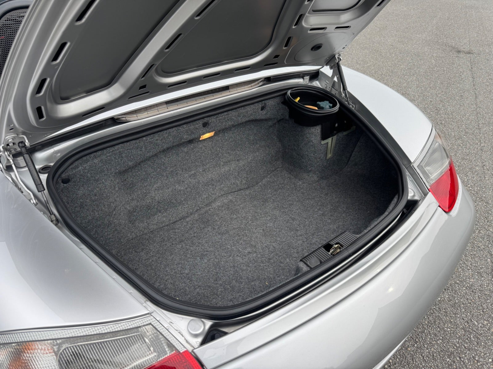 Sølv Porsche Boxster fra 1999