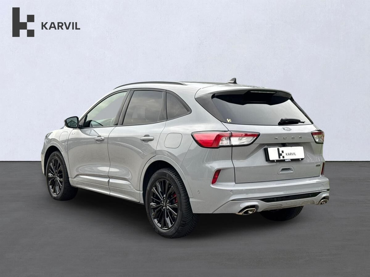 Grå Ford Kuga fra 2024