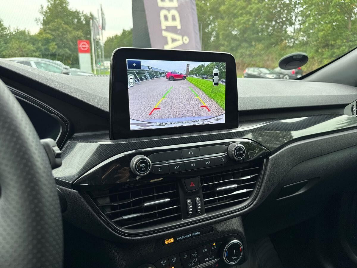 Grå Ford Kuga fra 2024