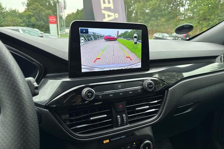 Grå Ford Kuga fra 2024