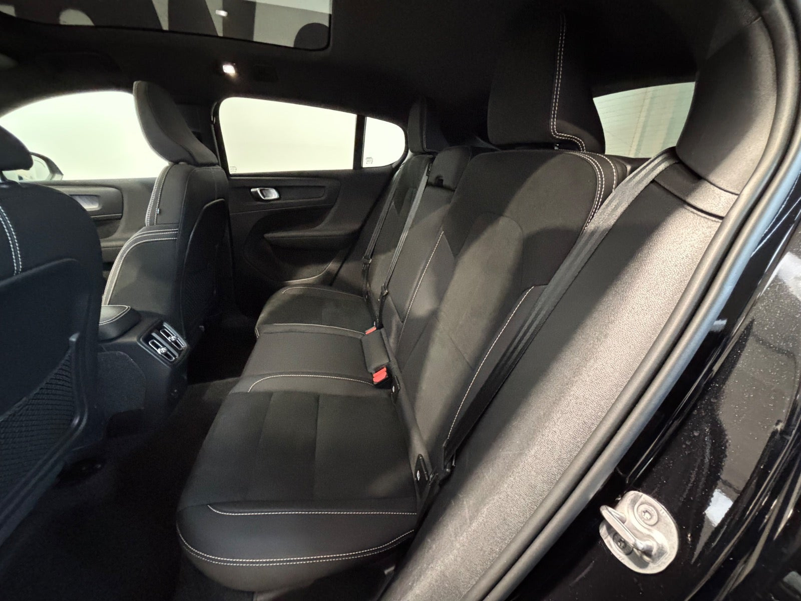 Sort Volvo C40 fra 2023