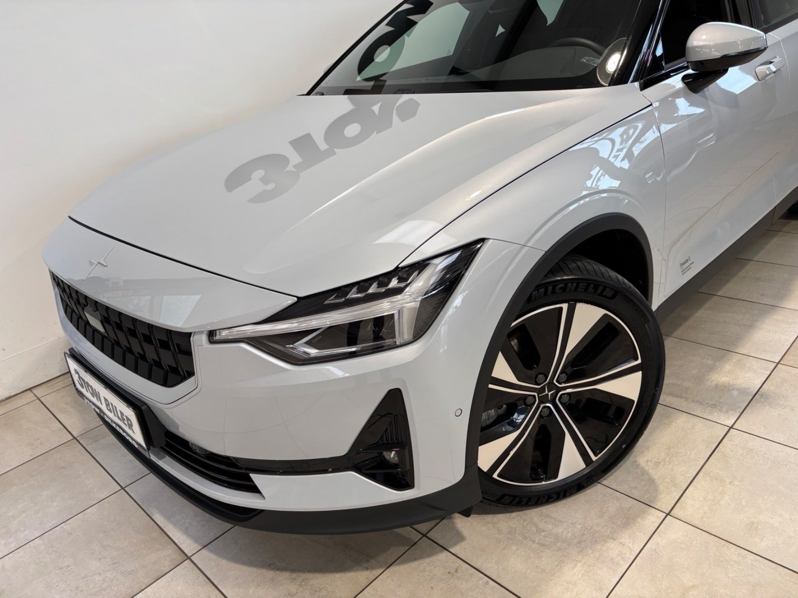 Grå Polestar 2 fra 2023