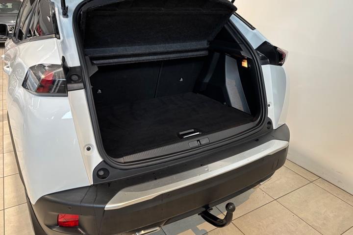 Hvid Peugeot 2008 fra 2021