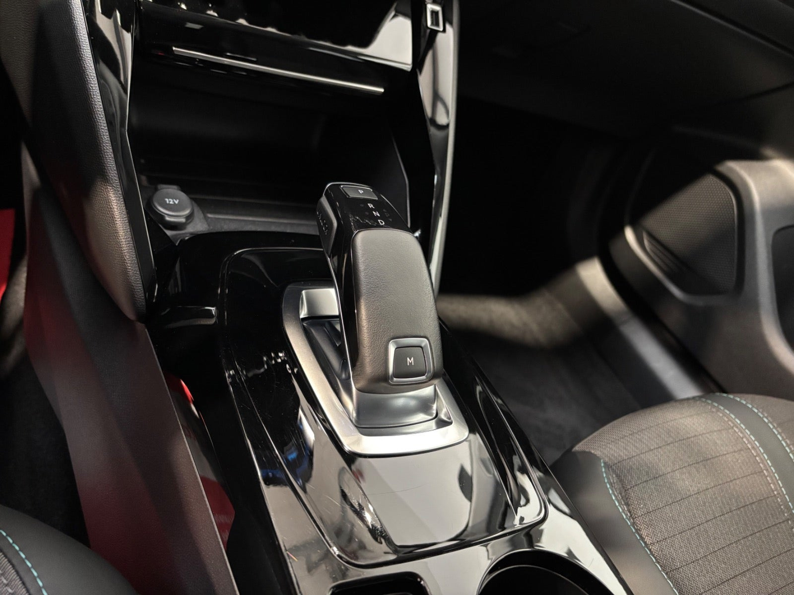 Hvid Peugeot 2008 fra 2021