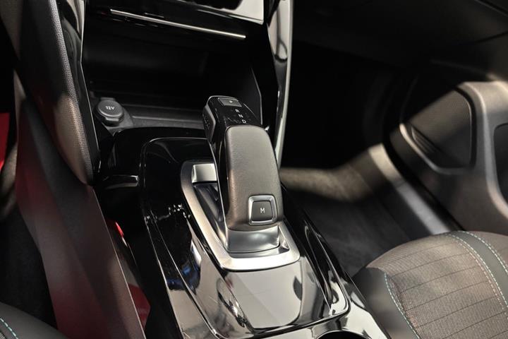 Hvid Peugeot 2008 fra 2021