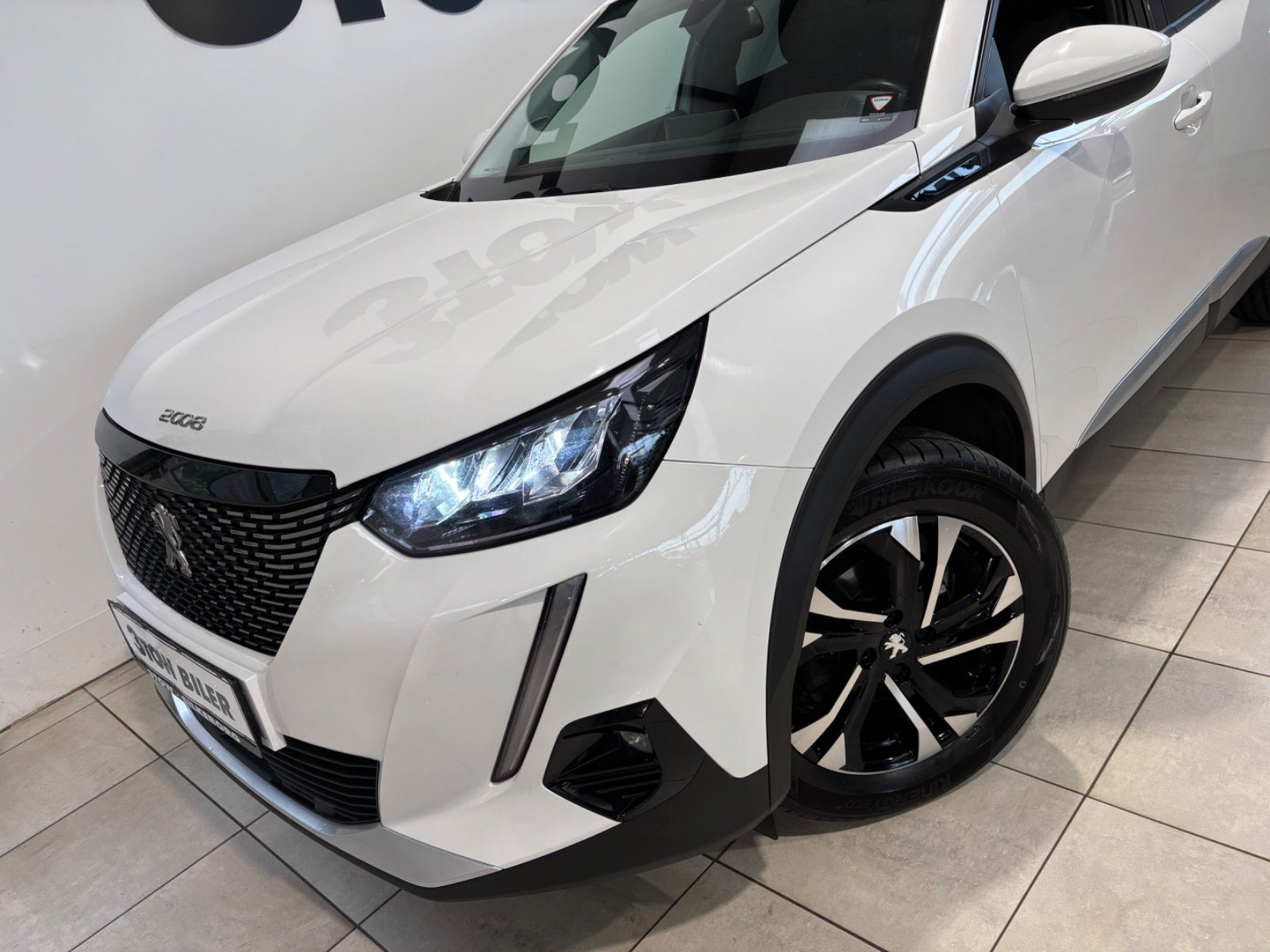 Hvid Peugeot 2008 fra 2021