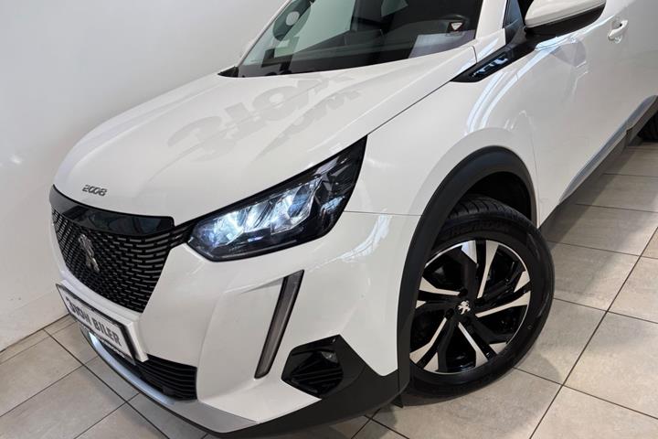 Hvid Peugeot 2008 fra 2021