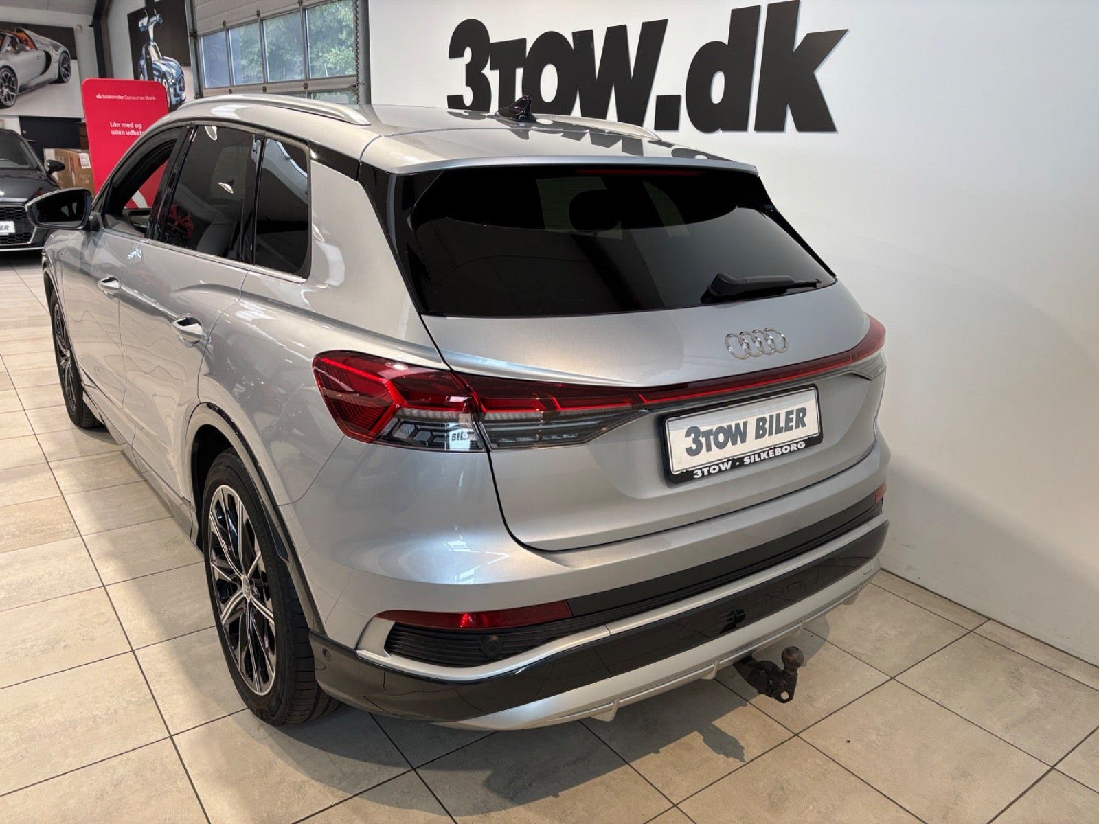 Sølv Audi Q4 e-tron fra 2023