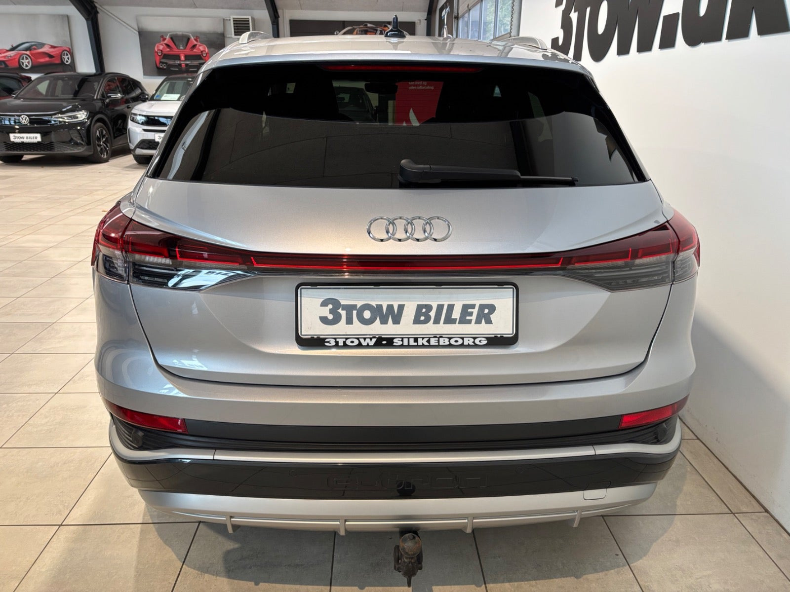 Sølv Audi Q4 e-tron fra 2023