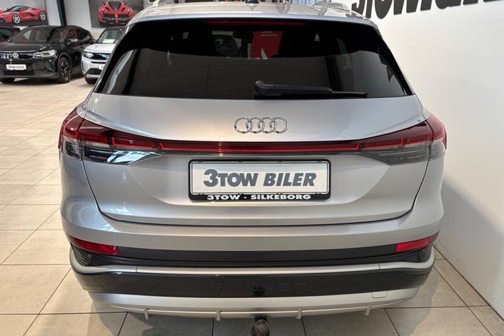 Sølv Audi Q4 e-tron fra 2023