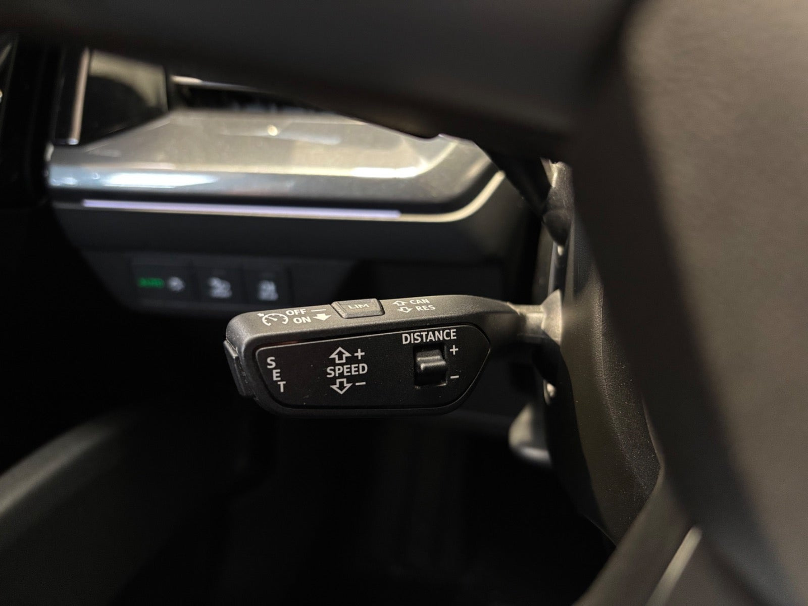 Sølv Audi Q4 e-tron fra 2023