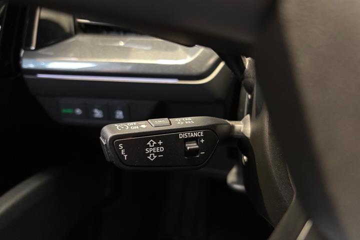 Sølv Audi Q4 e-tron fra 2023