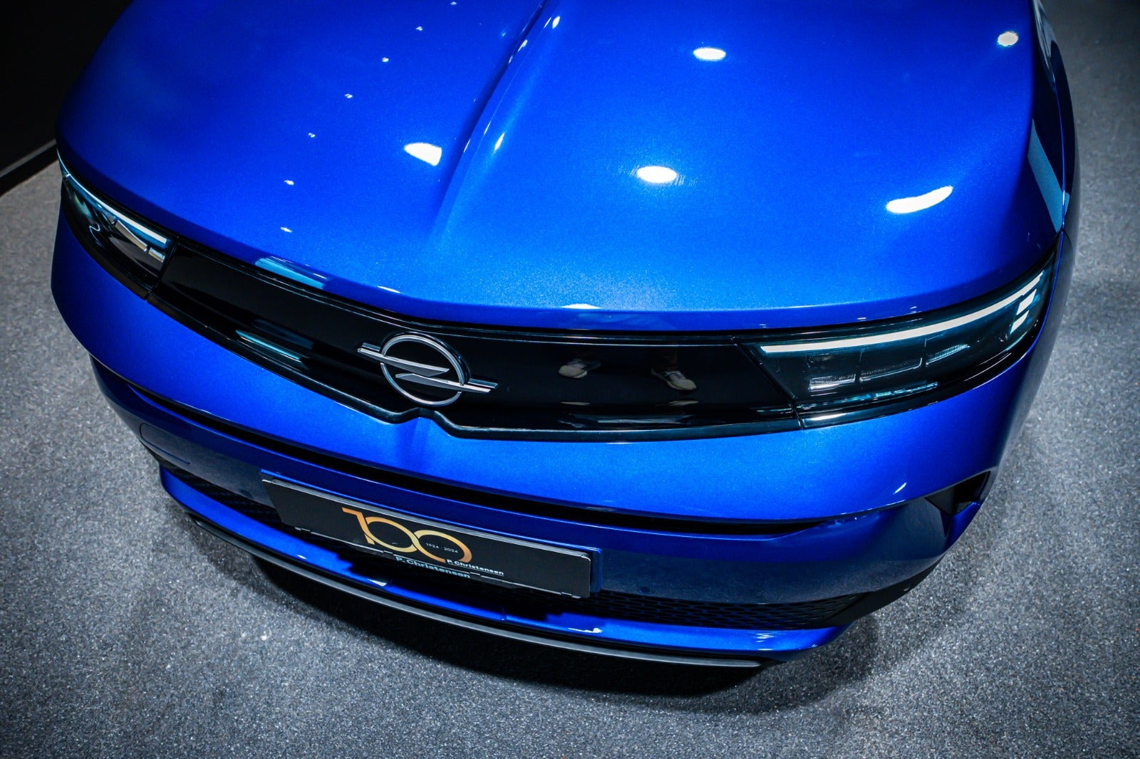 Blå Opel Mokka-e fra 2025
