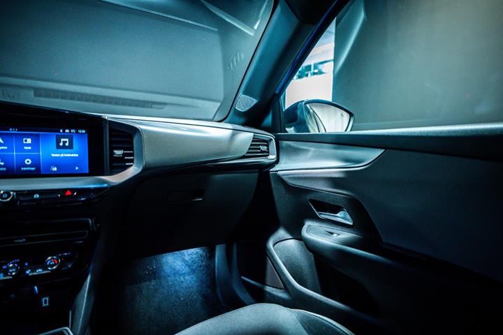 Blå Opel Mokka-e fra 2025