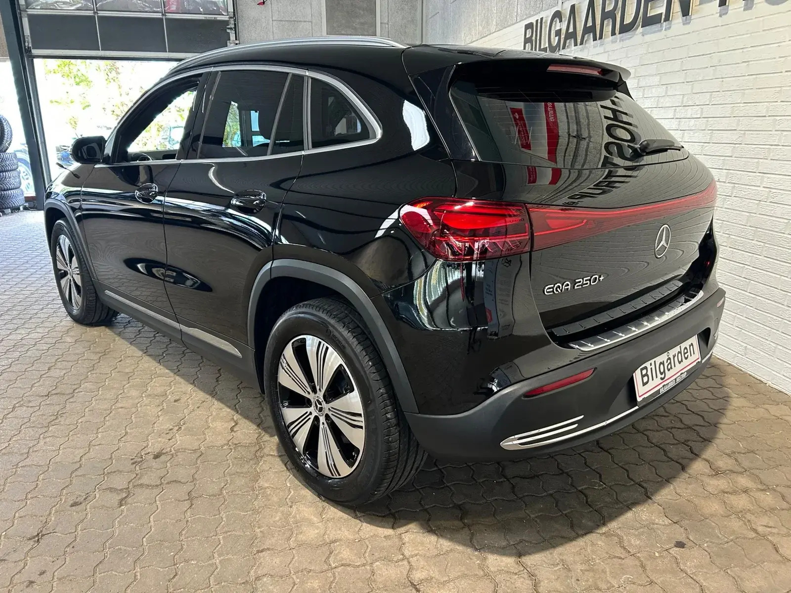 Sort Mercedes EQA250+ fra 2024