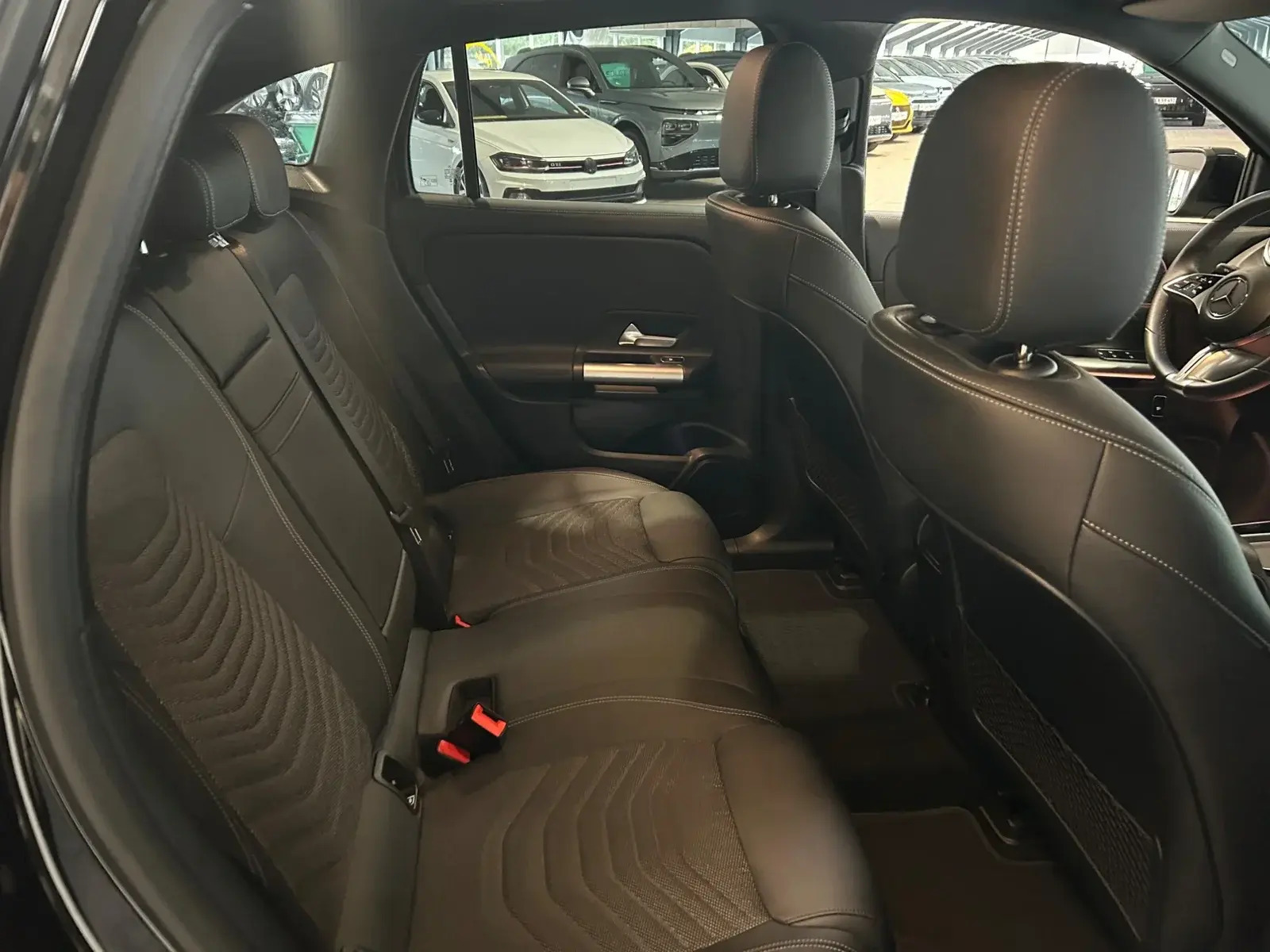Sort Mercedes EQA250+ fra 2024