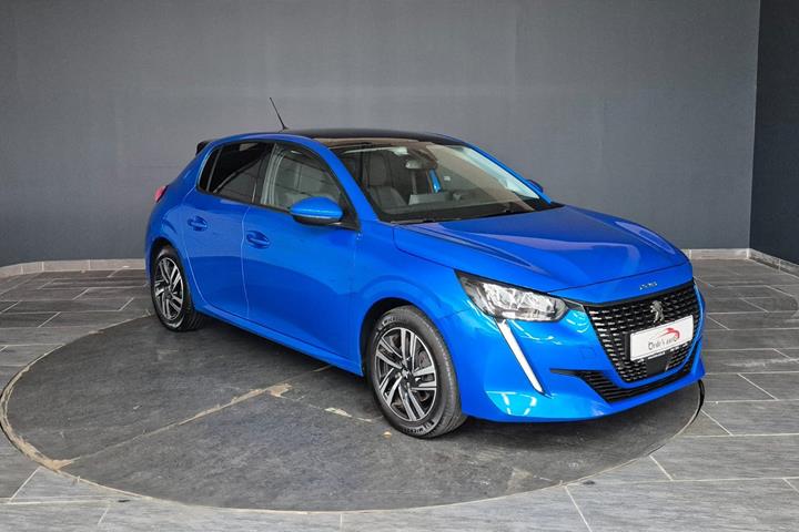 Blå Peugeot 208 fra 2020