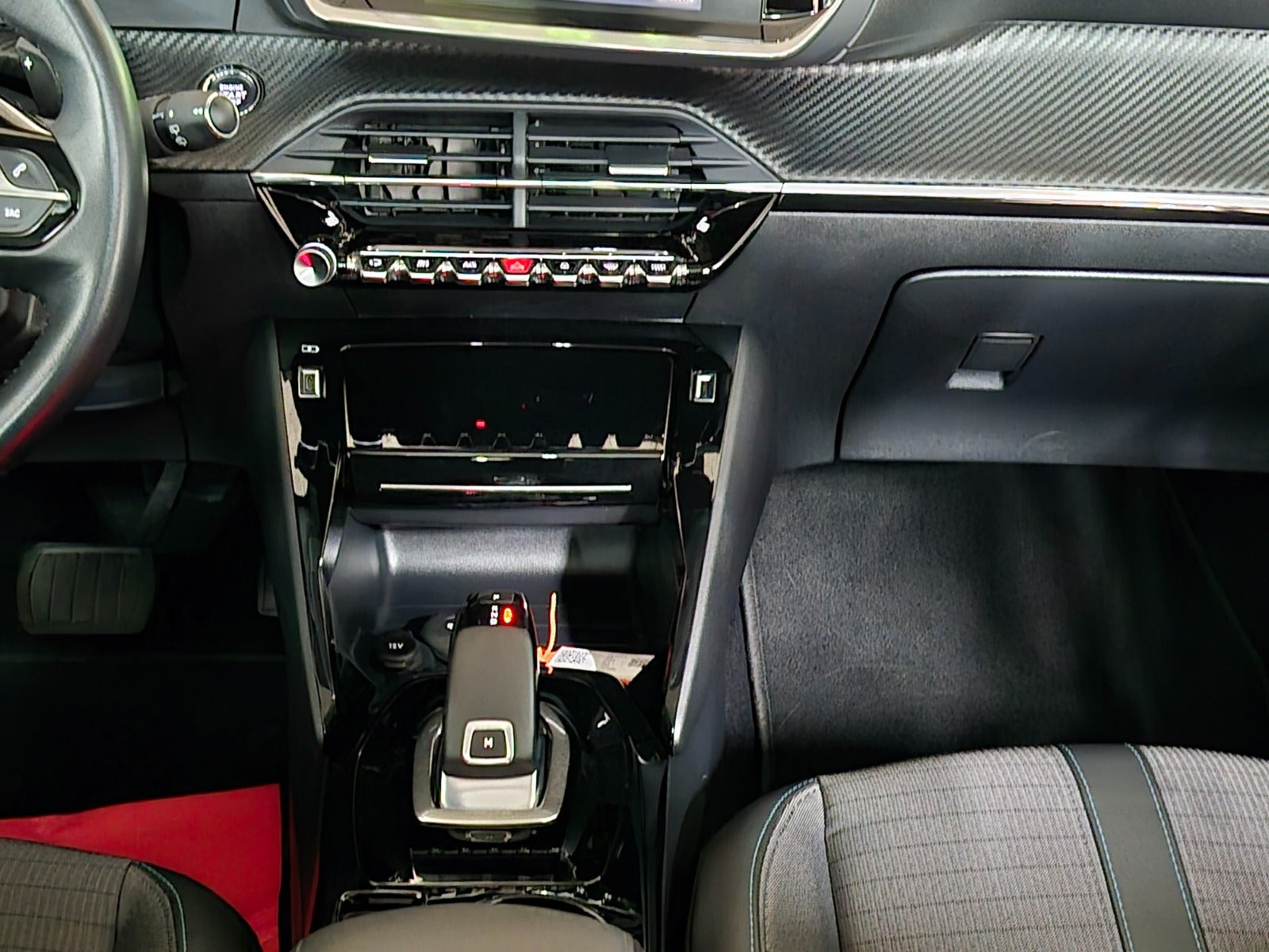 Blå Peugeot 208 fra 2020