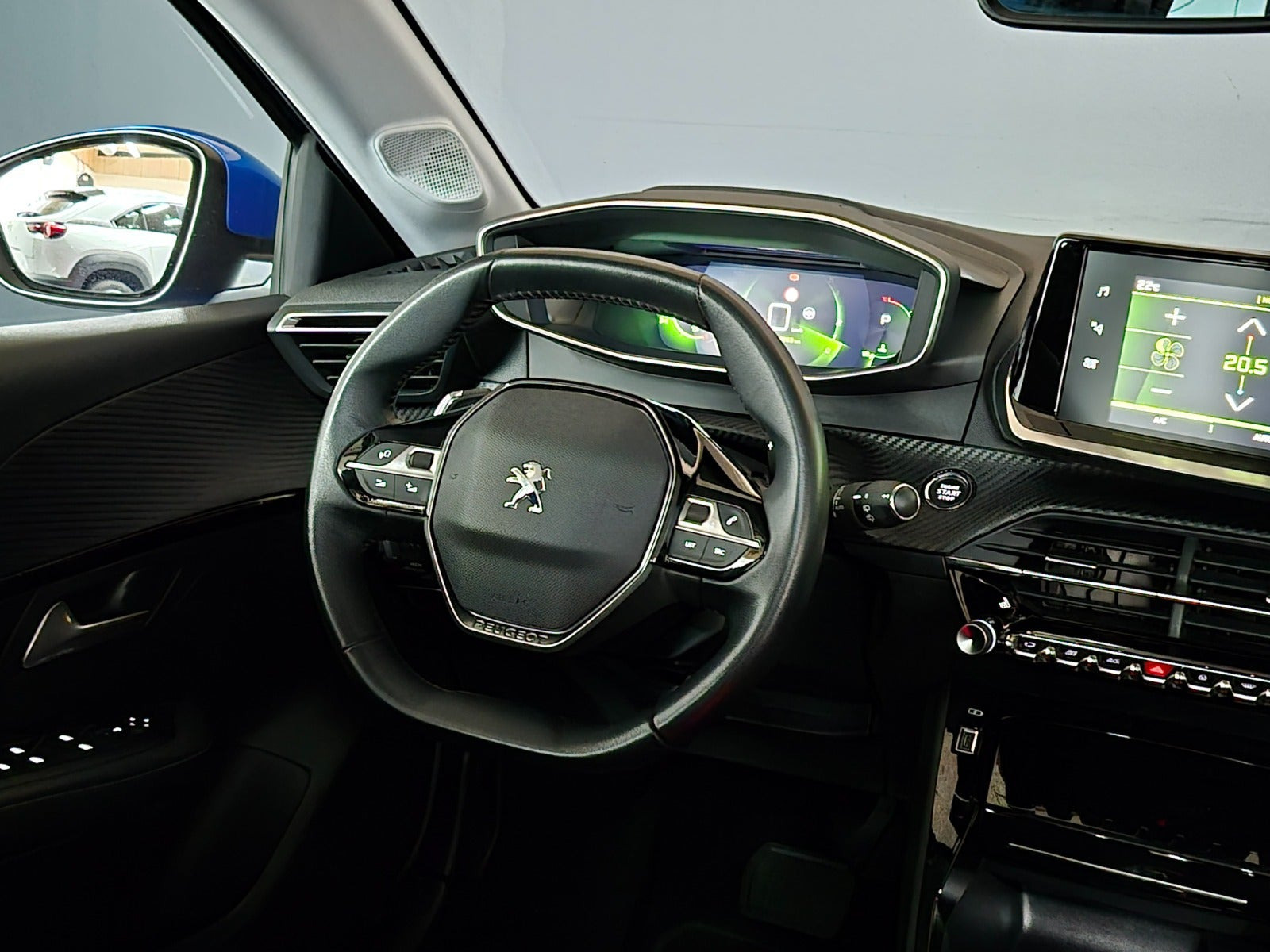 Blå Peugeot 208 fra 2020