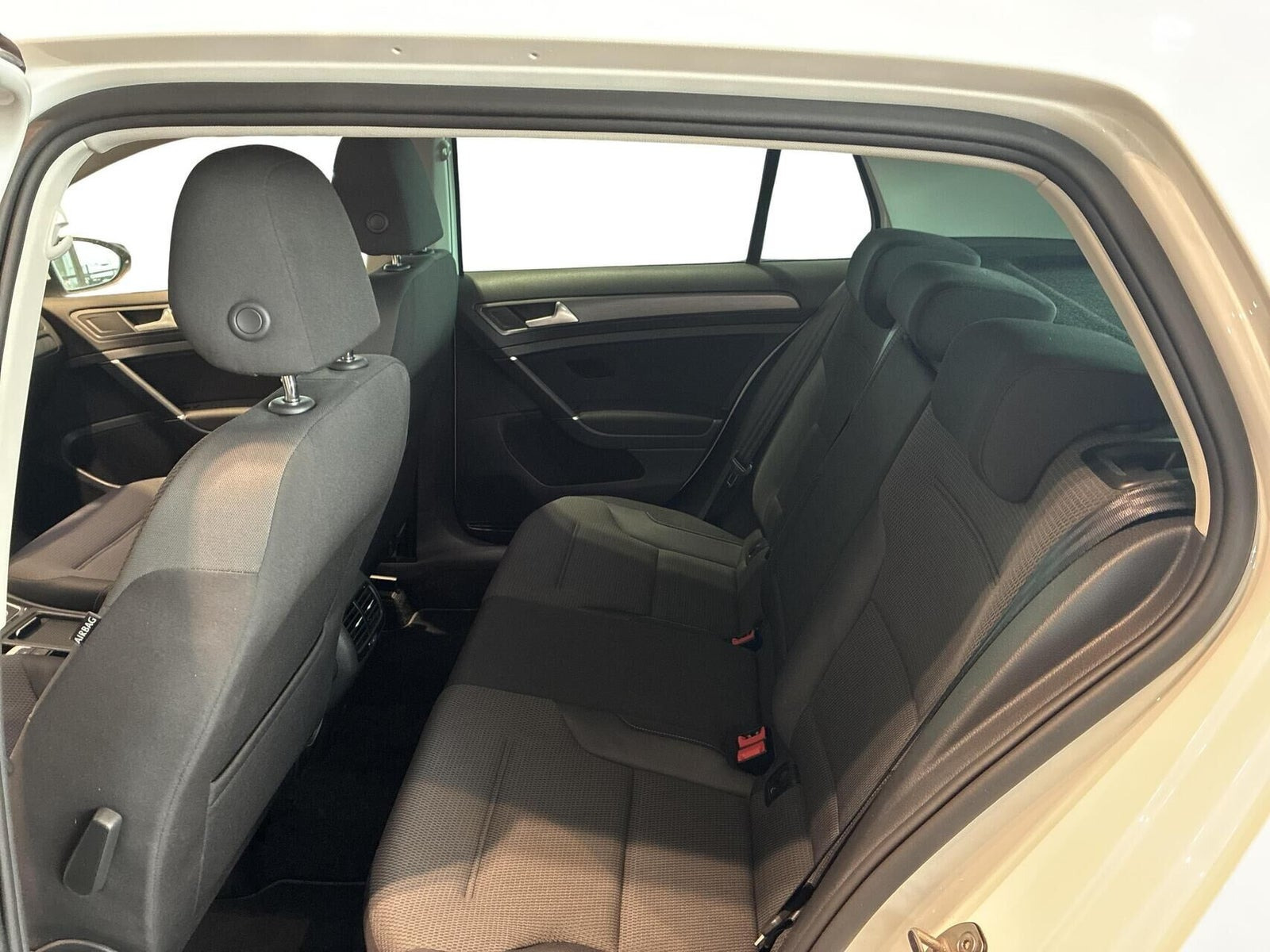 Hvid VW e-Golf VII fra 2019
