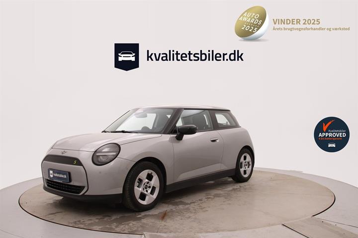 Sølv Mini Cooper fra 2024