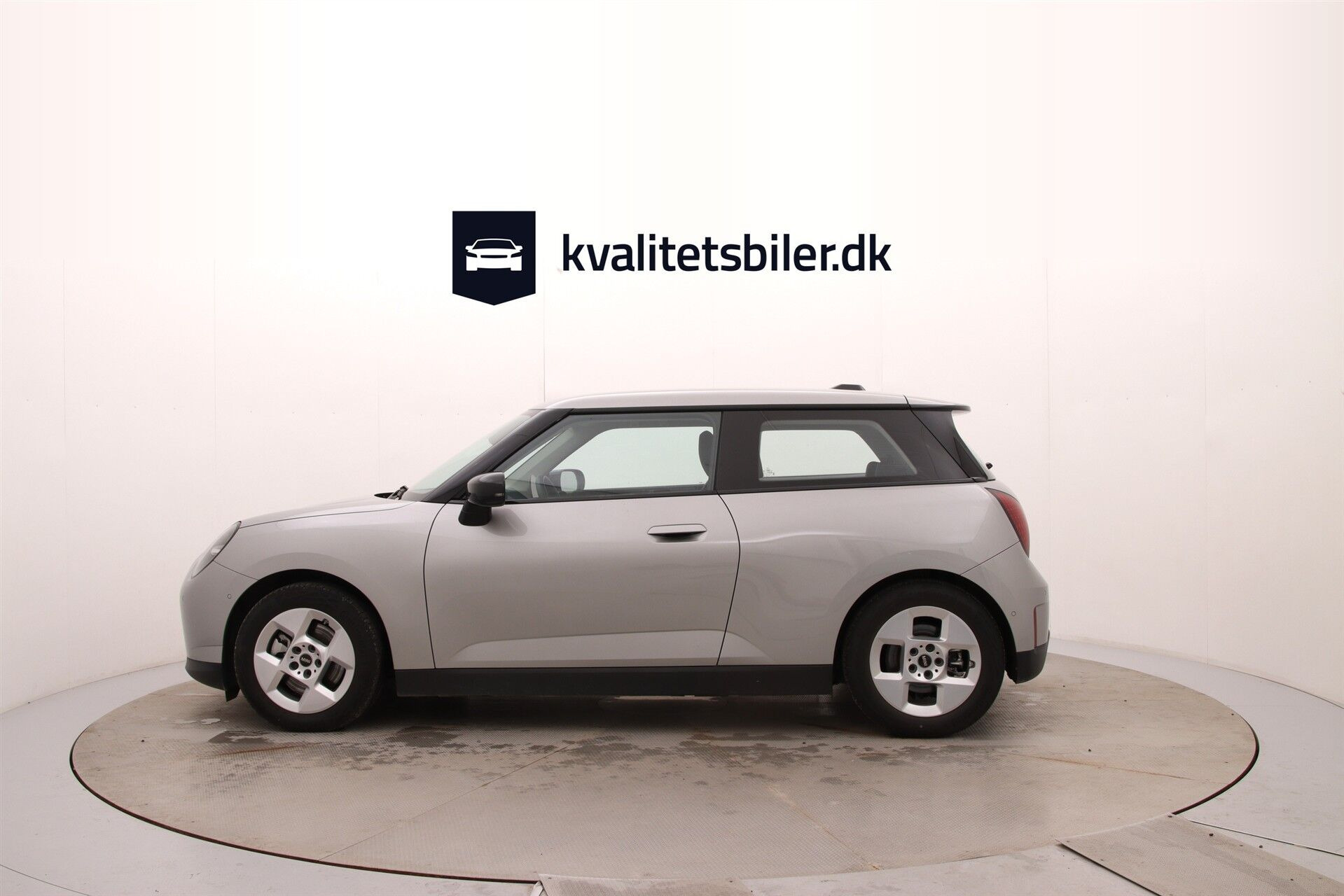 Sølv Mini Cooper fra 2024