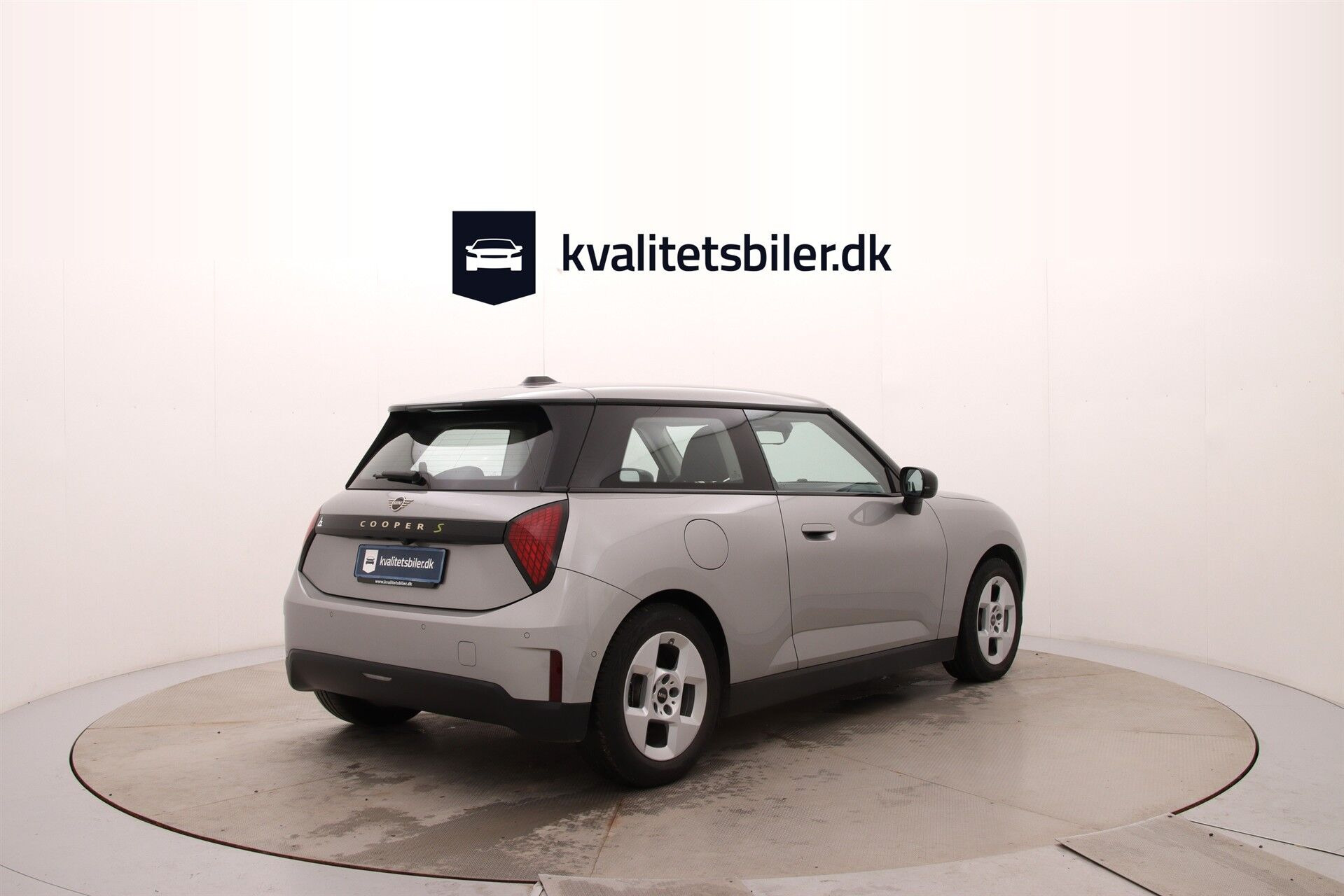 Sølv Mini Cooper fra 2024