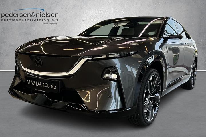 Grå Mazda CX-6e fra 2026