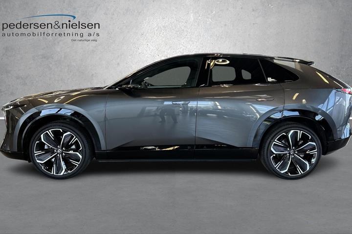 Grå Mazda CX-6e fra 2026