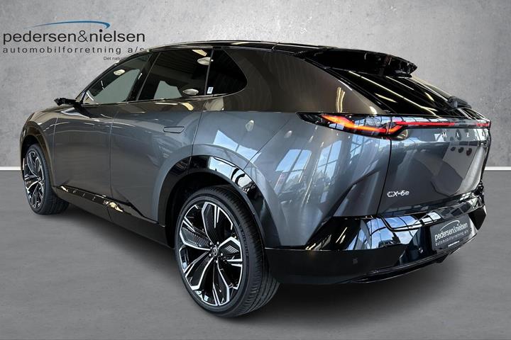 Grå Mazda CX-6e fra 2026
