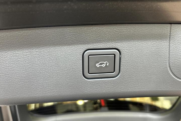 Grå Mazda CX-6e fra 2026