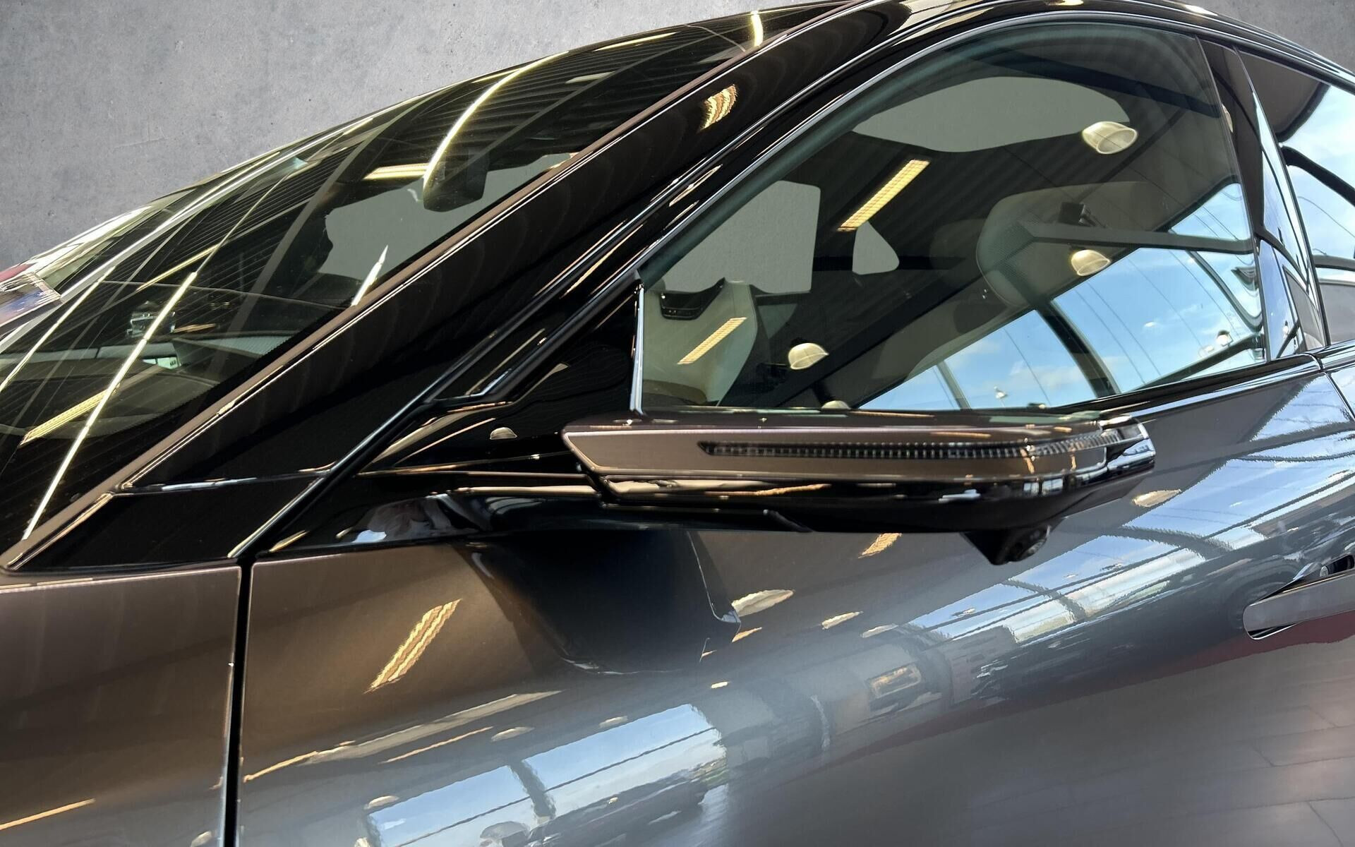 Grå Mazda CX-6e fra 2026