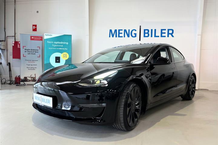 Sort Tesla Model 3 fra 2021