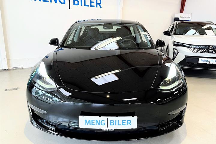 Sort Tesla Model 3 fra 2021