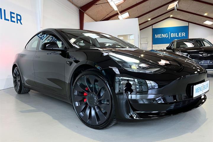 Sort Tesla Model 3 fra 2021