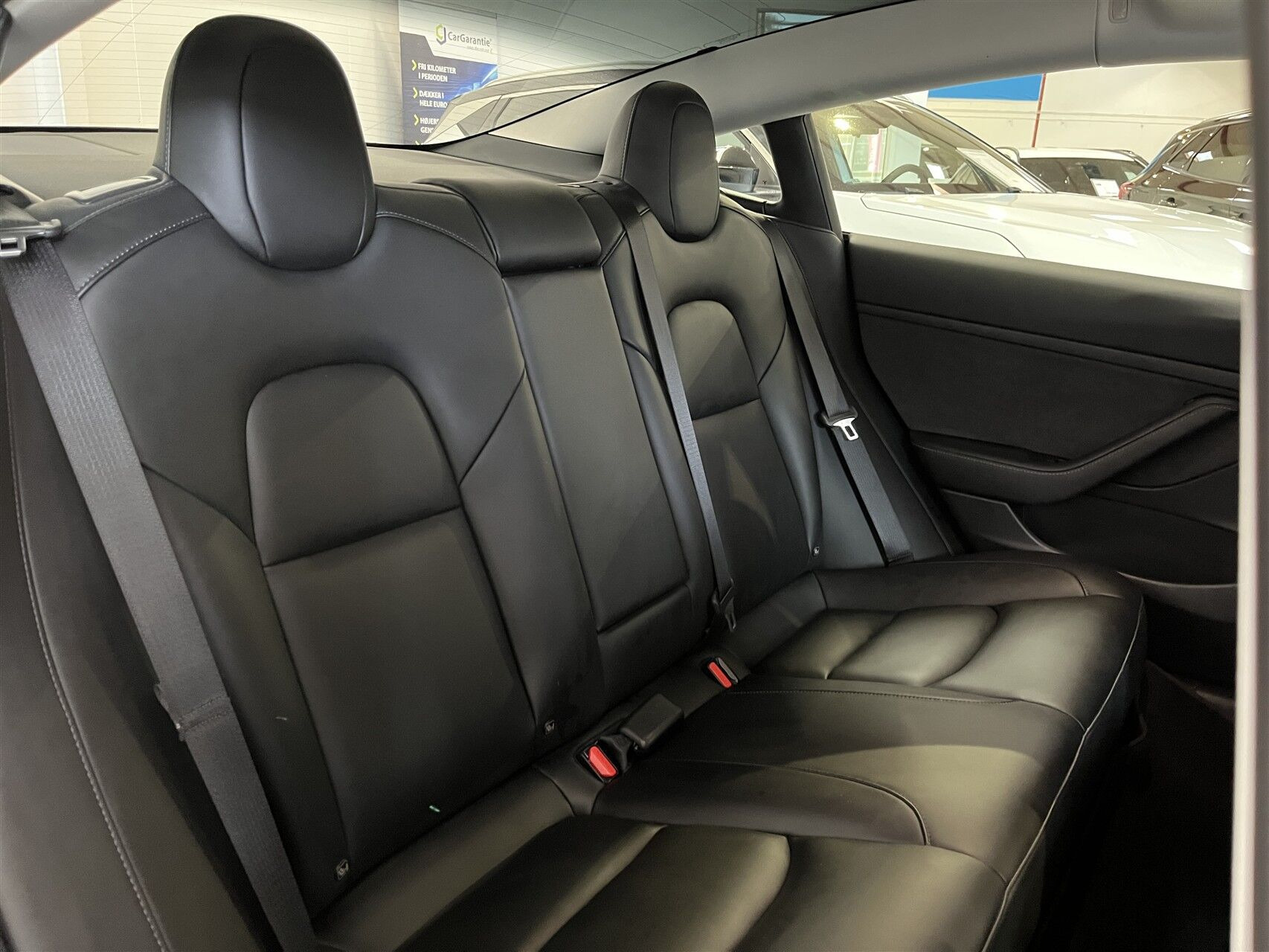 Sort Tesla Model 3 fra 2021
