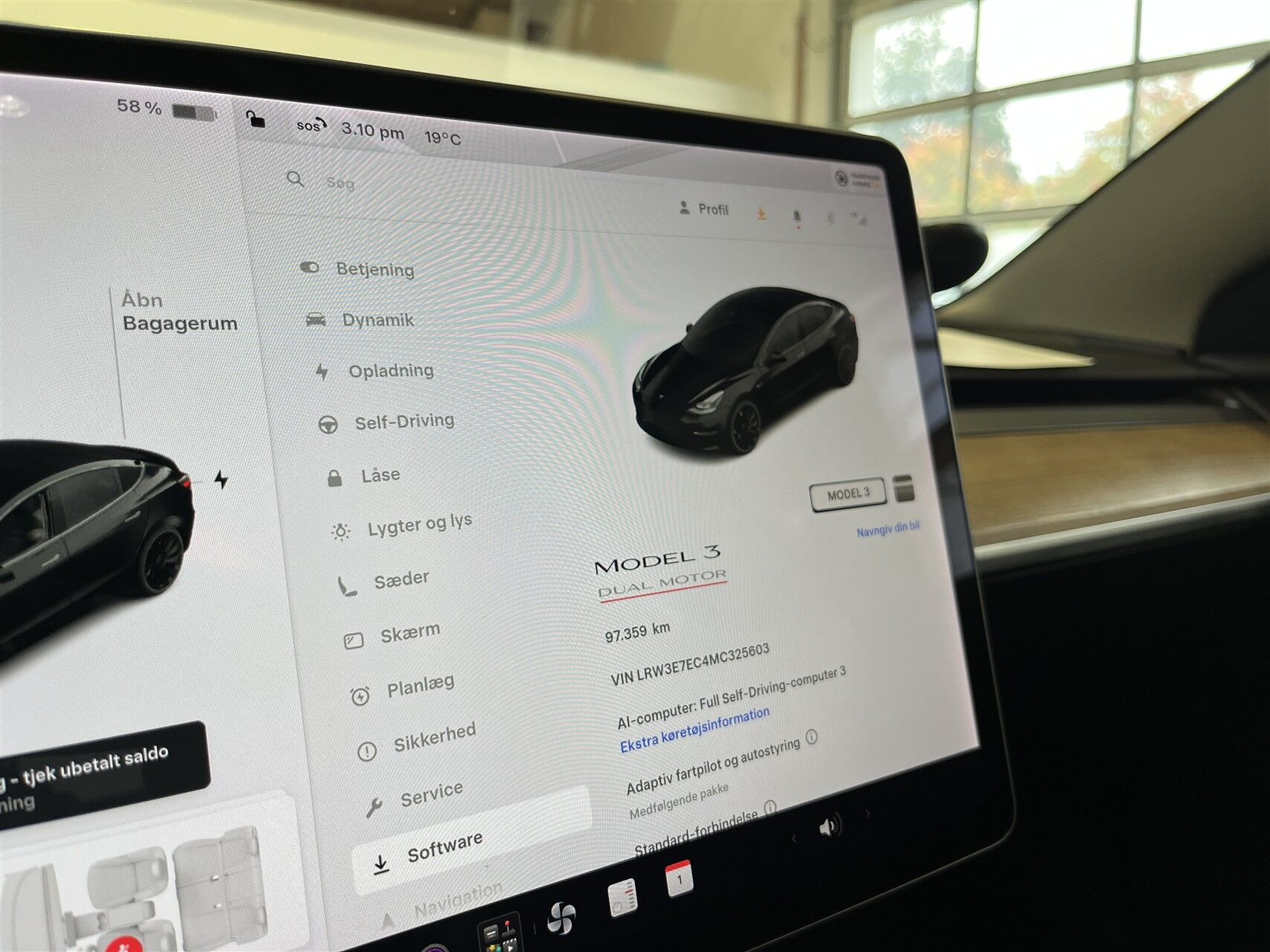 Sort Tesla Model 3 fra 2021