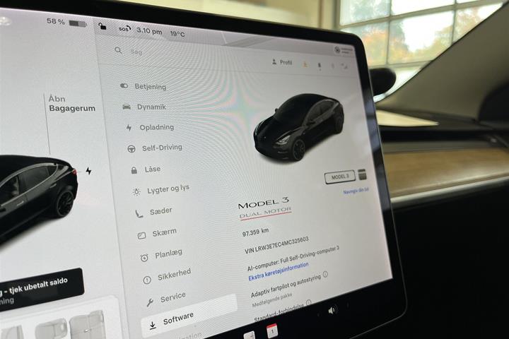 Sort Tesla Model 3 fra 2021