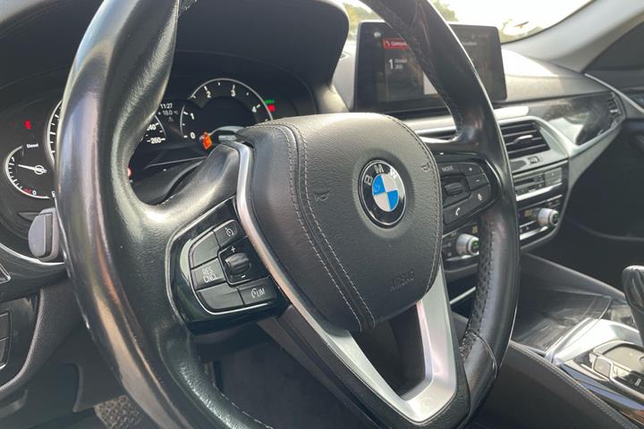 Sort BMW 520d fra 2018