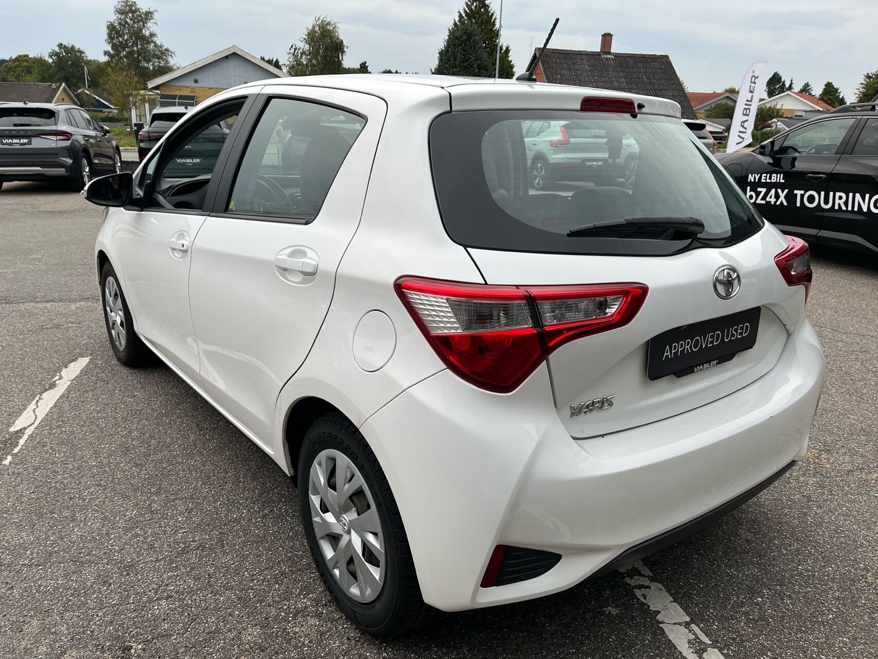 Hvid Toyota Yaris fra 2019