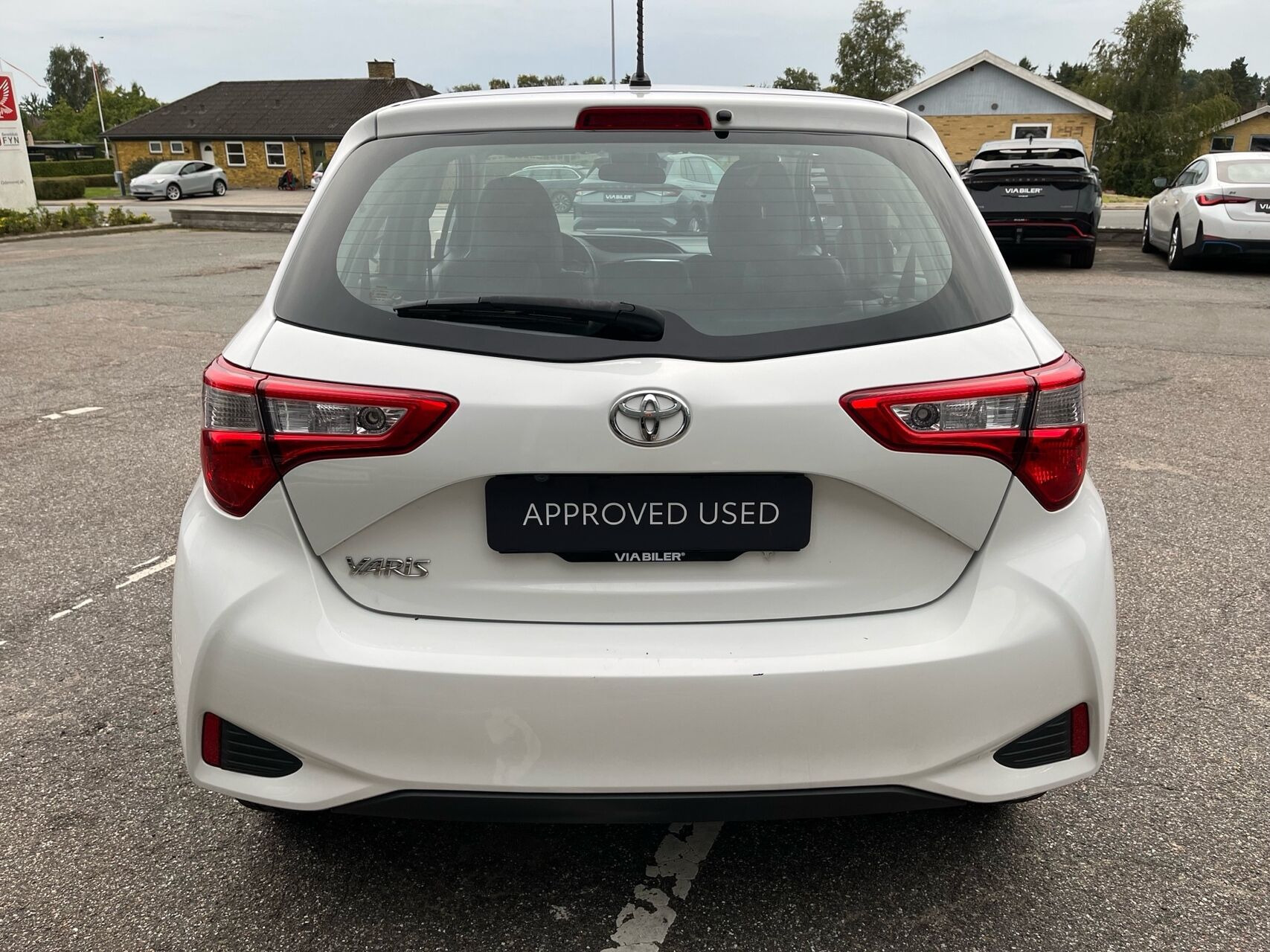 Hvid Toyota Yaris fra 2019