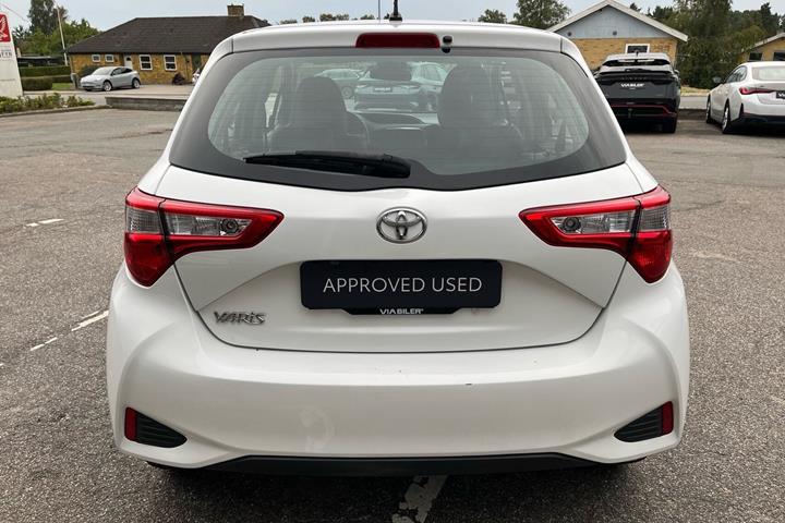Hvid Toyota Yaris fra 2019