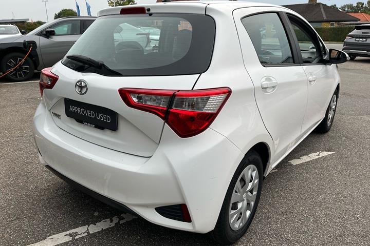 Hvid Toyota Yaris fra 2019