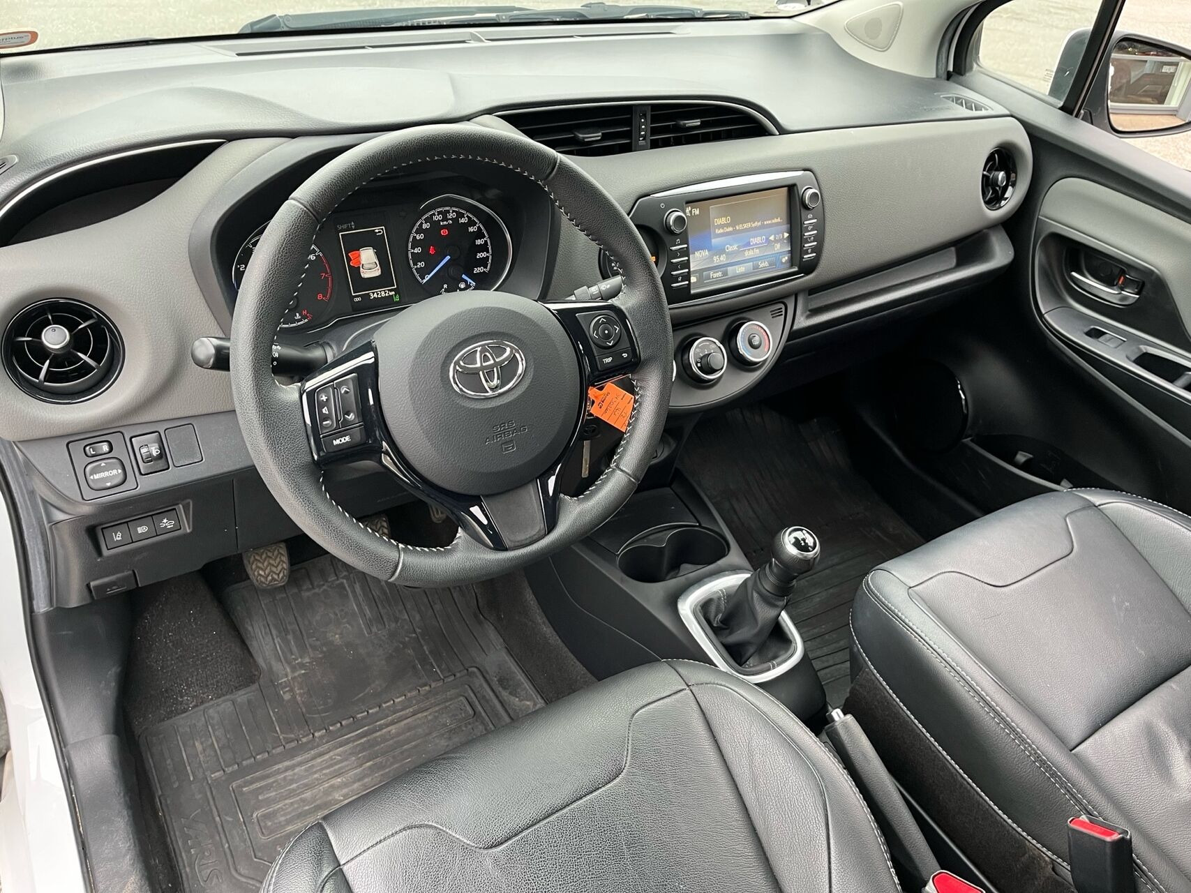 Hvid Toyota Yaris fra 2019