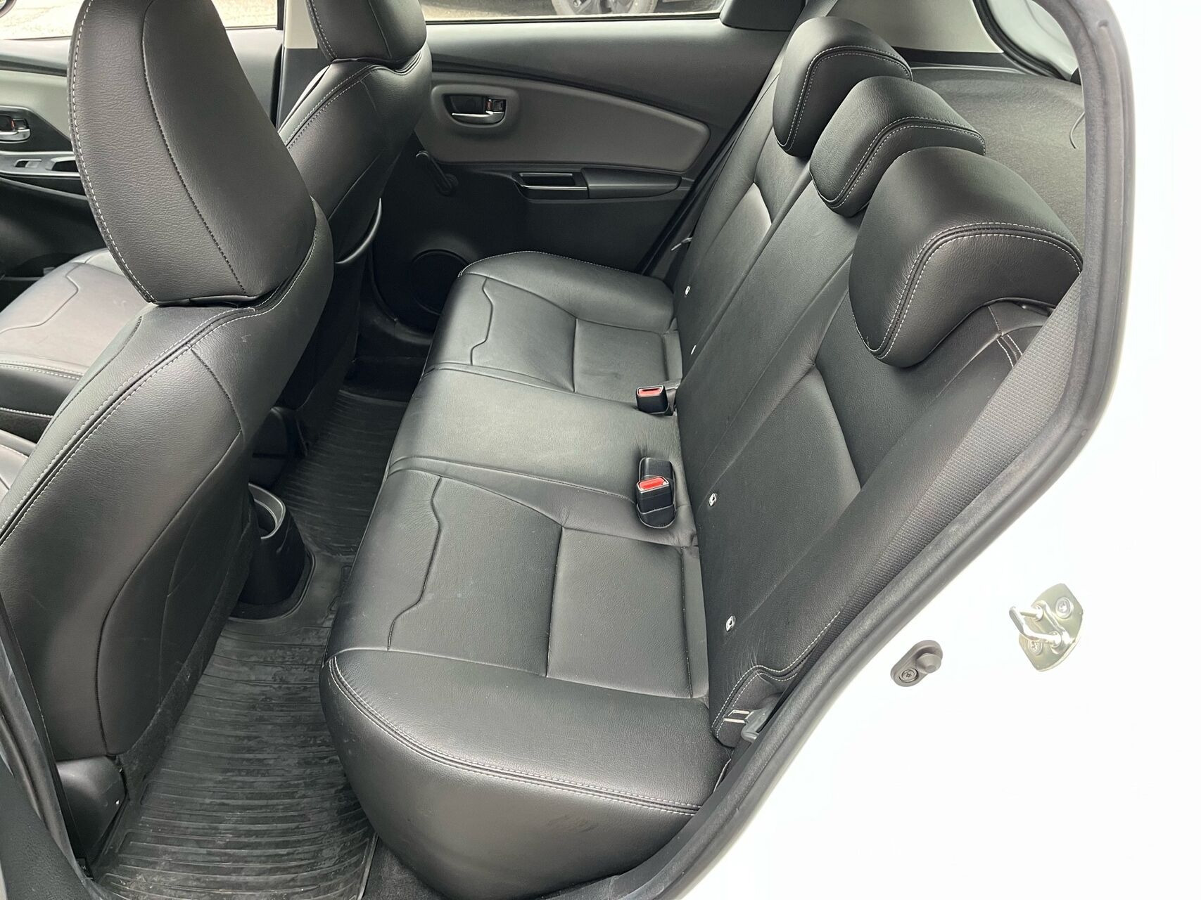 Hvid Toyota Yaris fra 2019