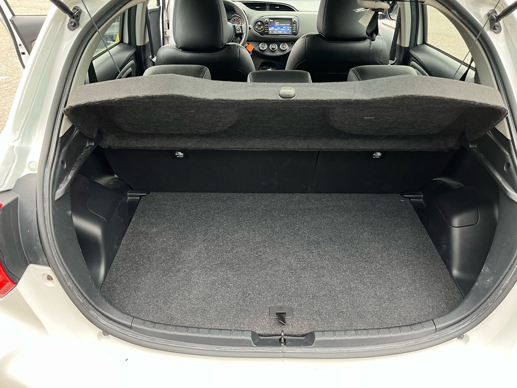 Hvid Toyota Yaris fra 2019